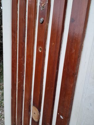 Puerta de entrada. Madera maciza