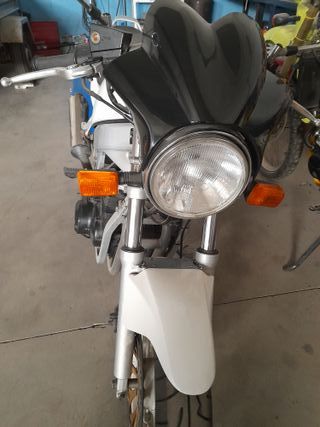 Moto Suzuki GS500E