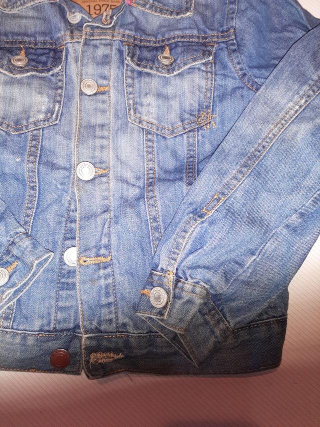 Chaqueta vaquera talla 8 niño, de zara