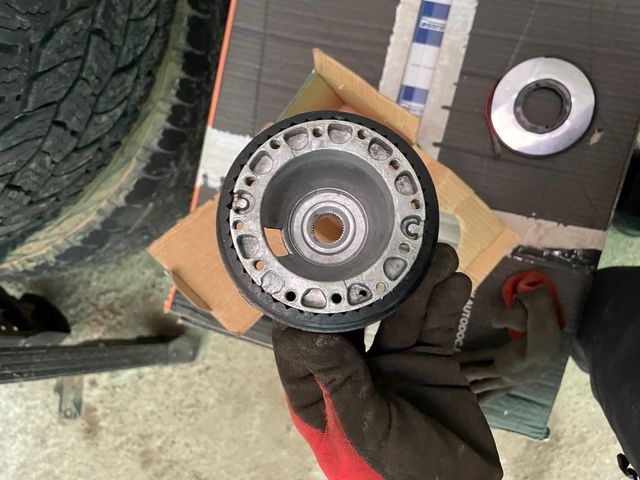 Piña volante desplazado montero