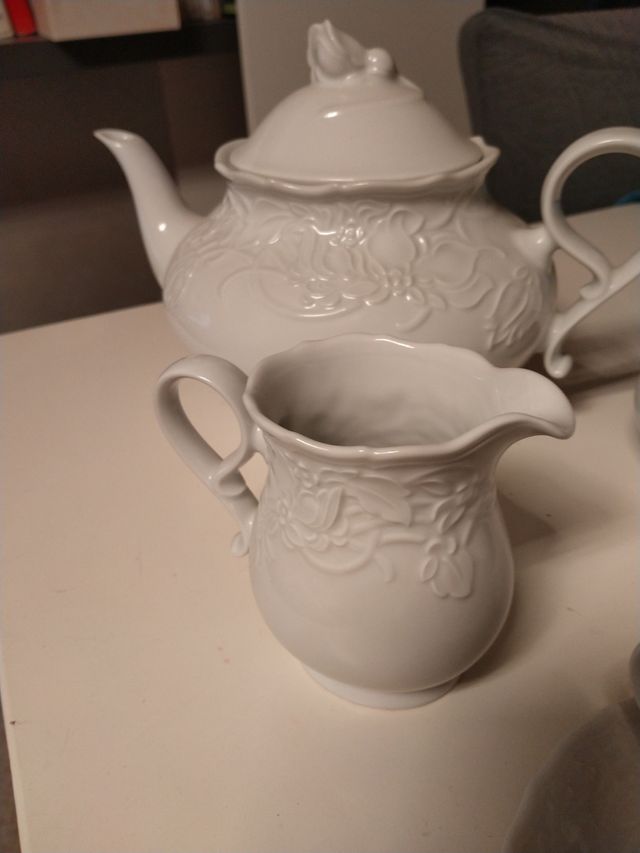 Servizio da thè in porcellana bianco