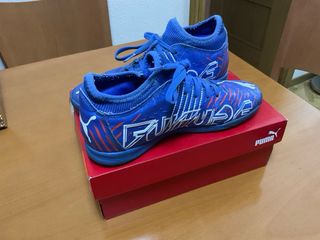 Zapatillas azules puma de futbol sala