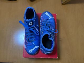 Zapatillas azules puma de futbol sala