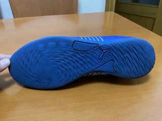 Zapatillas azules puma de futbol sala