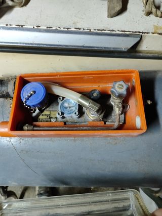 Depósito de GLP vintage con placa de Industria