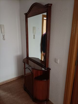 Mueble de entrada con espejo