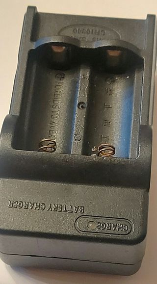 Cargador pilas CR16340