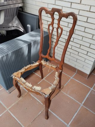 Sillas de nogal para restaurar