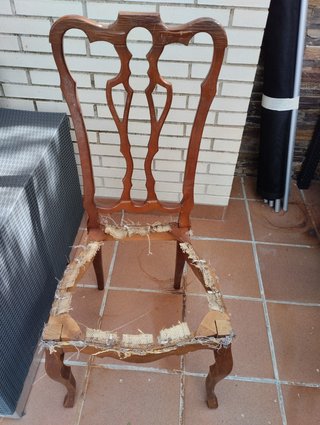 Sillas de nogal para restaurar