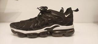 NIKE AIR VAPORMAX PLUS BLACK-WHITE