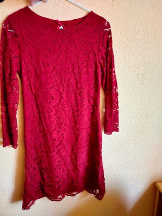 Vestido de encaje rojo. 