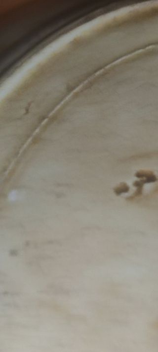 Plato de cerámica muy antiguo firmado