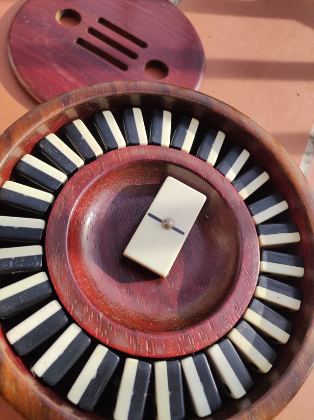 Dominó vintage original años 70's/80's 
Madera de