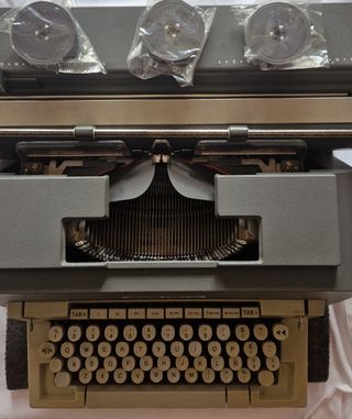 MÁQUINA ESCRIBIR OLIVETTI