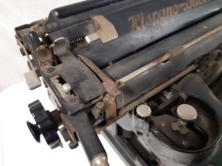 Máquina de escribir Hispano-Olivetti M40