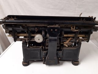 Máquina de escribir Hispano-Olivetti M40