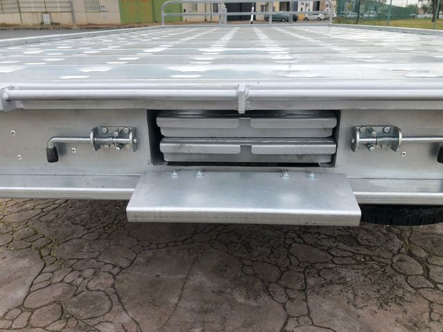 PORTAVEHÍCULOS Y MAQUINARIA