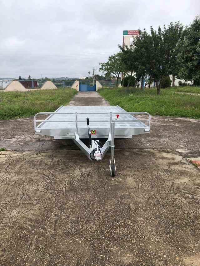 PORTAVEHÍCULOS Y MAQUINARIA