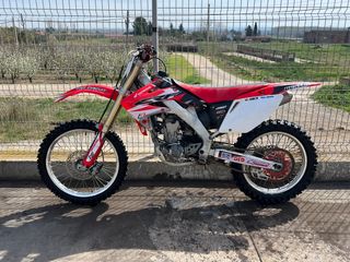 YAMAHA YZ 250 2T - KTM 450 4T - HONDA CBR 250 4T