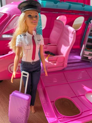 Avión Barbie con muñeca piloto
