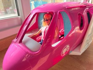 Avión Barbie con muñeca piloto