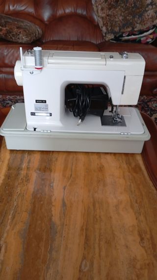 Maquina de coser ALFA 393