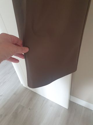 Pantalón Ecopiel marrón Decumane