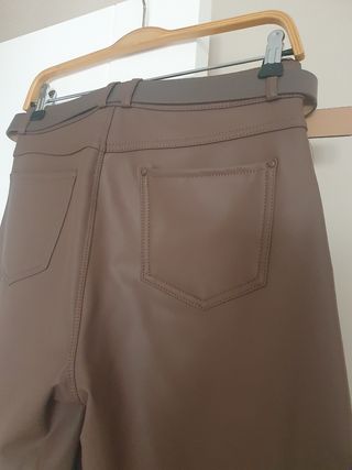 Pantalón Ecopiel marrón Decumane