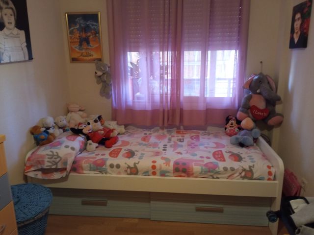 Cama con cajoneras 1.90cm y barrera protección.