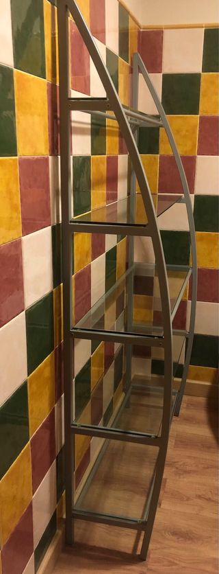 Estanteria de cristal y metal