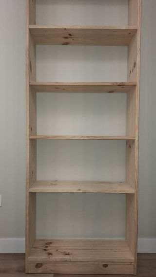 Estantería de madera