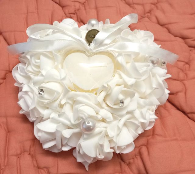 Cuore di petali bianco decorazione cerimonie