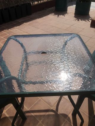 MESA DE JARDIN de hierro y cristal