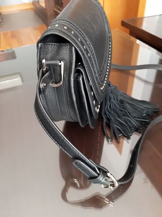 Bolso negro tachuelas