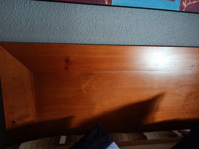 Cabecero de madera envellecida