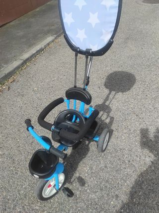 Triciclo BOPPI con sombrilla.