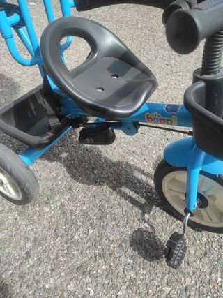 Triciclo BOPPI con sombrilla.