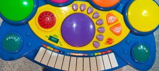 Piano Music com cadeira a funcionar