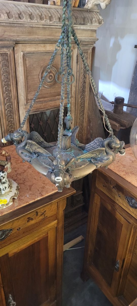 antico lampadario religioso