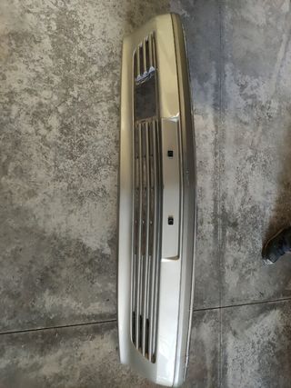 PARAGOLPES DELANTERO MERCEDES 300Se w126