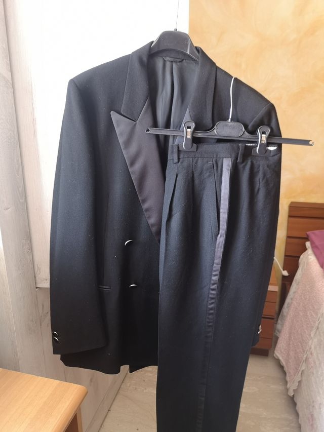 Completo elegante uomo