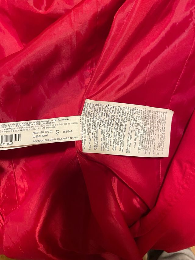 Gabardina trench roja Stradivarius