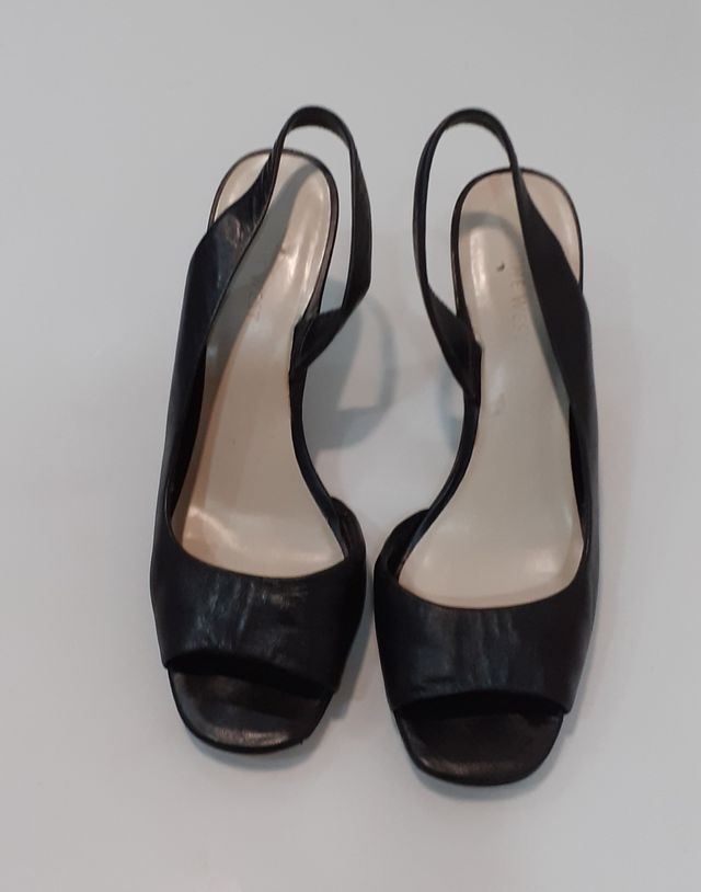 Sandalias de piel de color negro