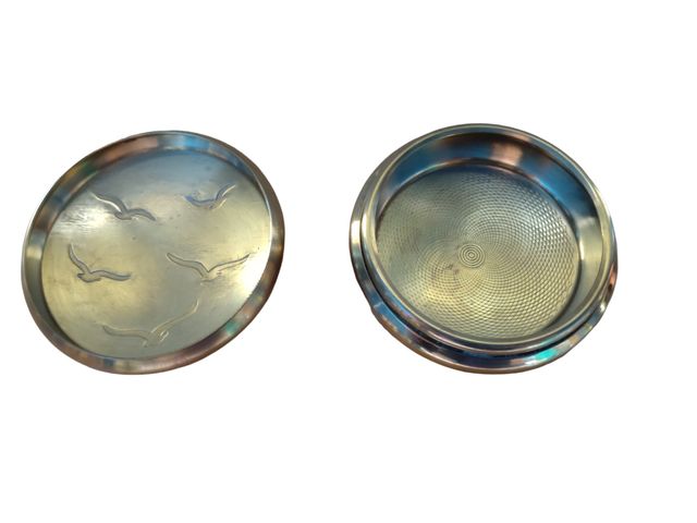 Joyero de latón con figuras de gaviotas