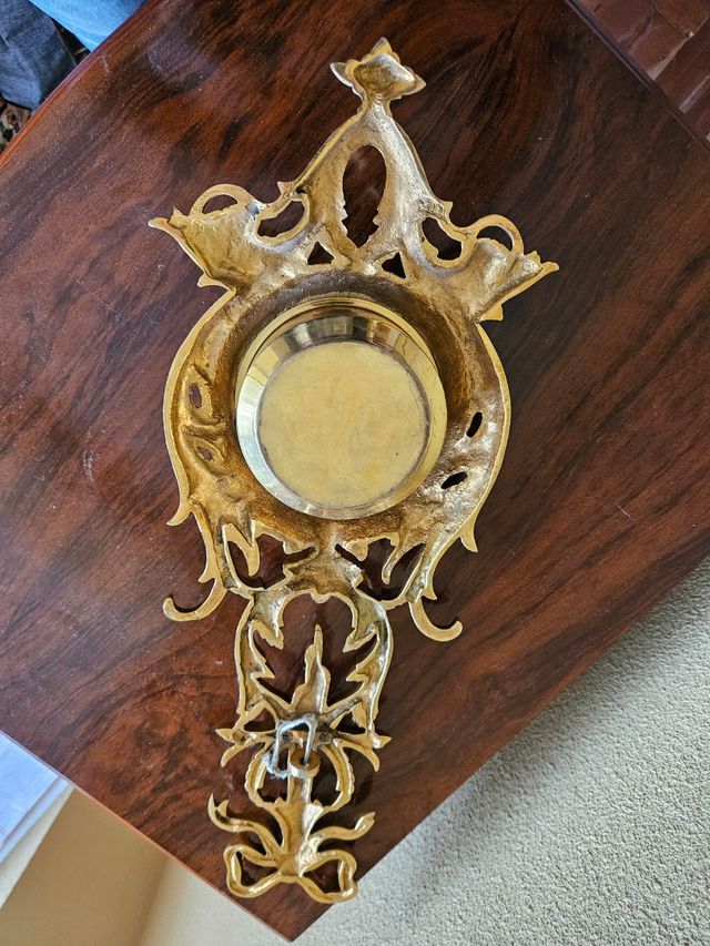 Reloj de pared dorado