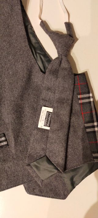 Colete e gravata cinza Menino