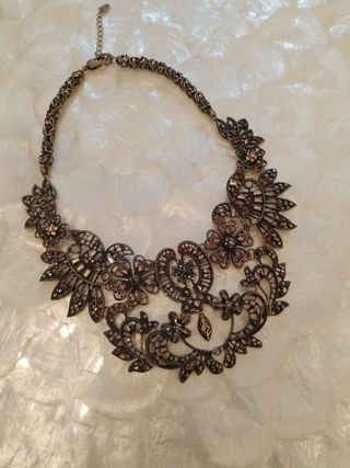 Collar  colgante Zara cristal y metal.