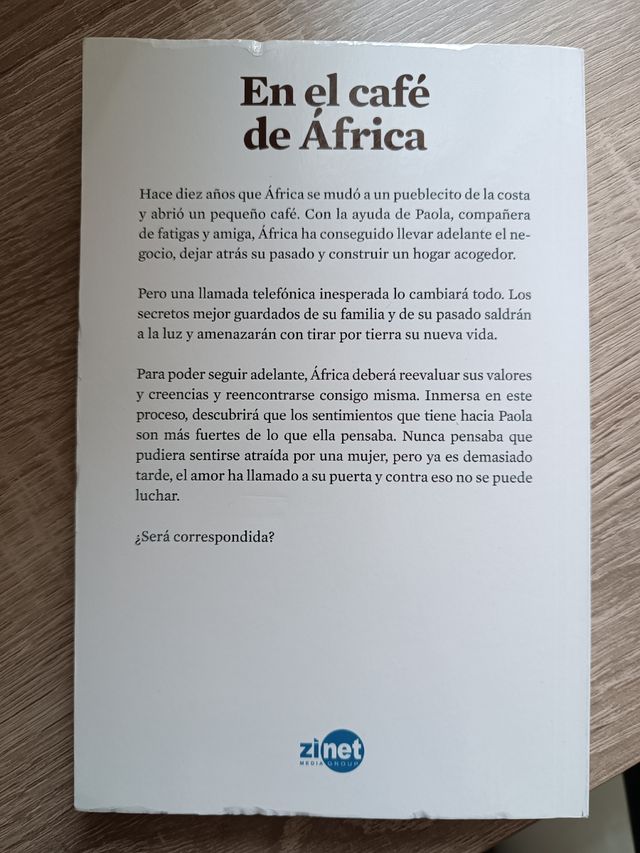 EN EL CAFÉ DE ÁFRICA / MIA MULLER