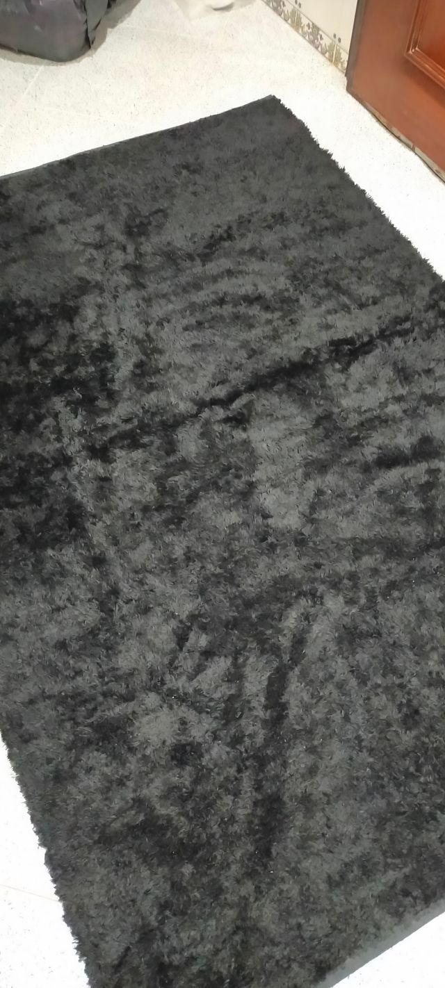 Tapete com pelo preto