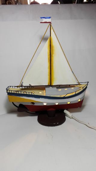 Barco de chapa y luz.